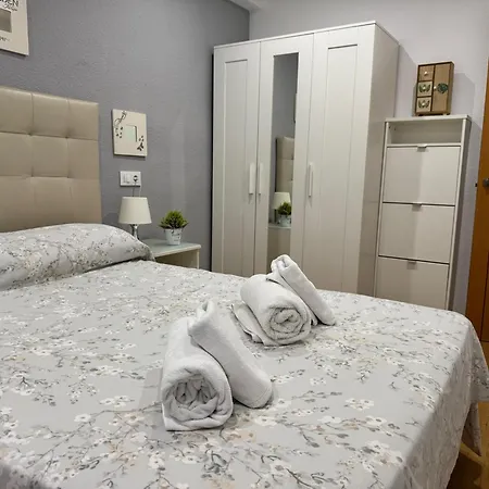 Dona Berenguela Con Terraza Privada דירה *